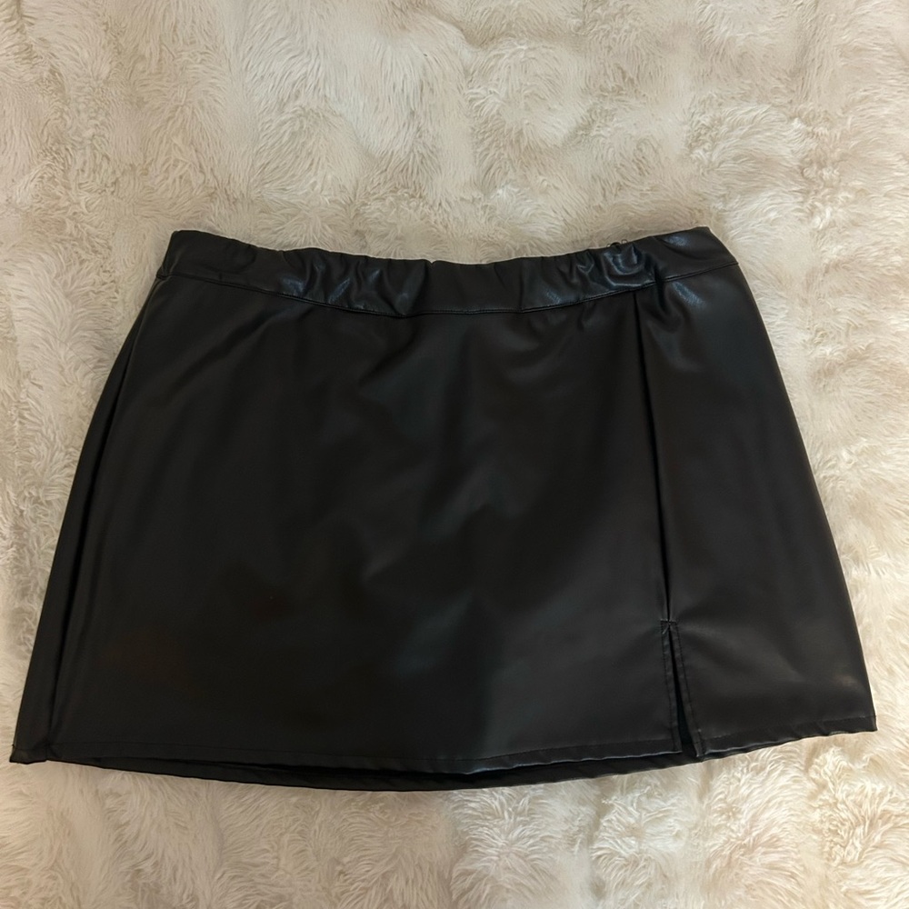 Leather Mini Slit Skirt w Shorts